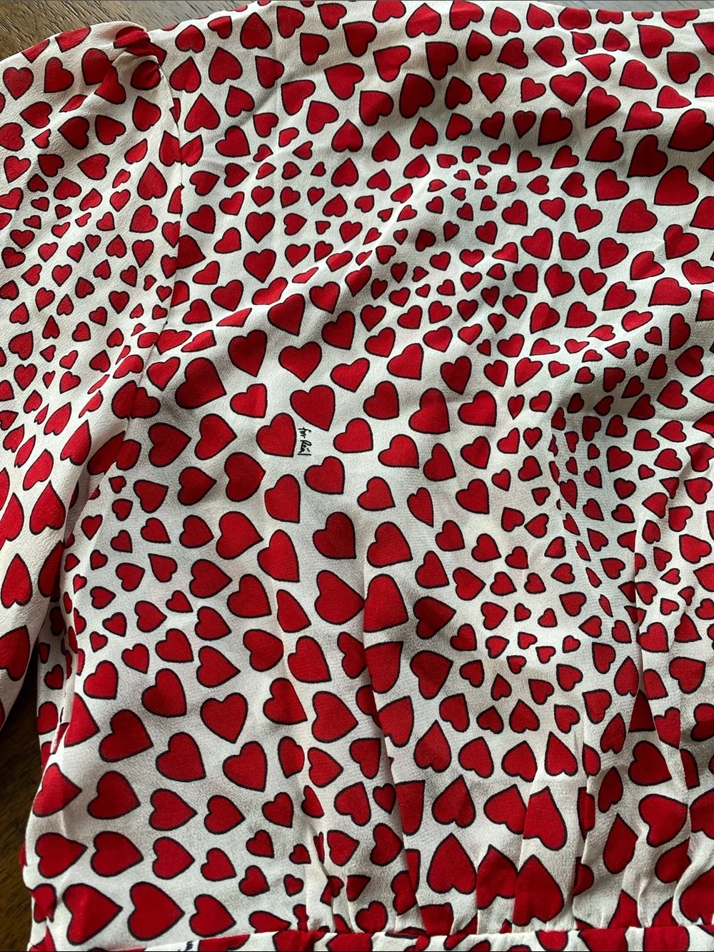 Authentic silk with the hidden 'for Real' signature in the print (see photos)